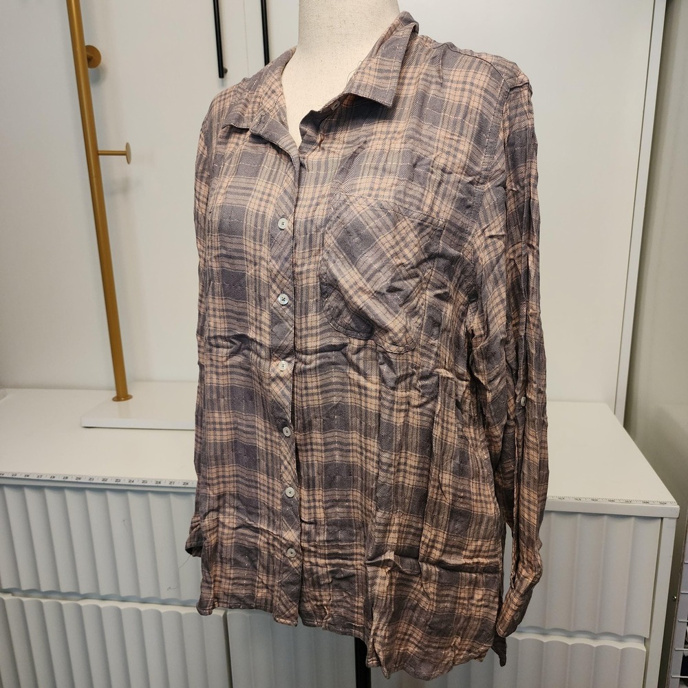 1X Gray and Pink Plaid Long Sleeve Button Up Collared Blouse by Max Jeans